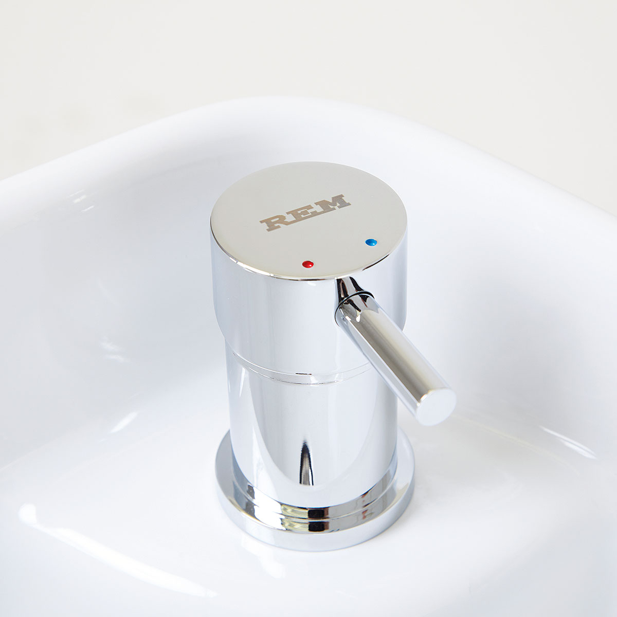Nero Baltic – Wascheinheit mit wassersparendem Duschkopf