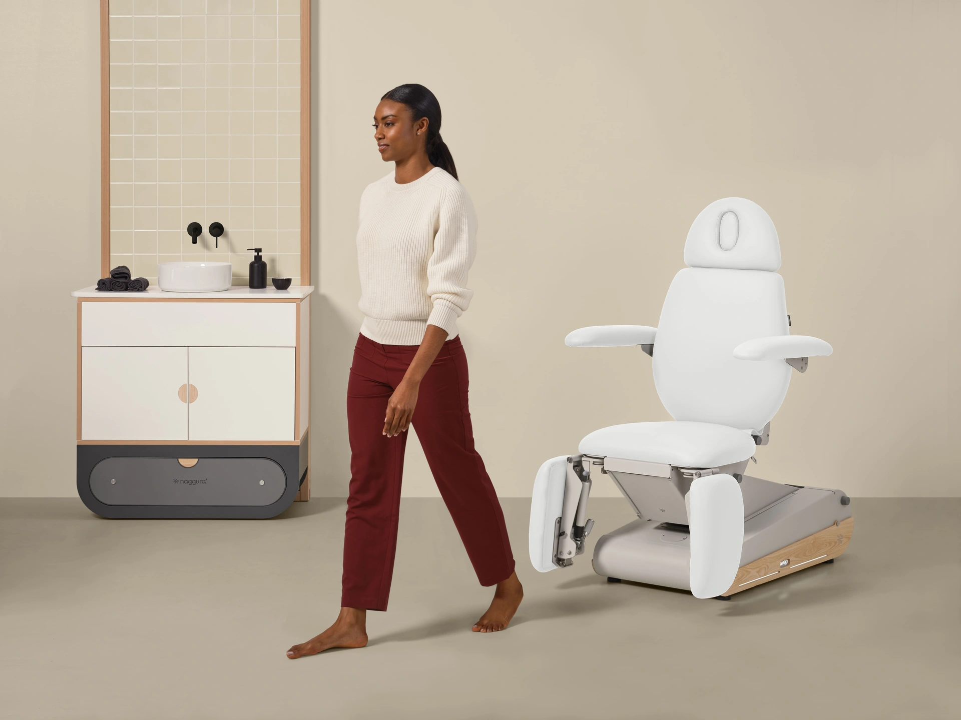Podologiestuhl Nuuna P3 – elektrisch, 3 Motoren, Heizung