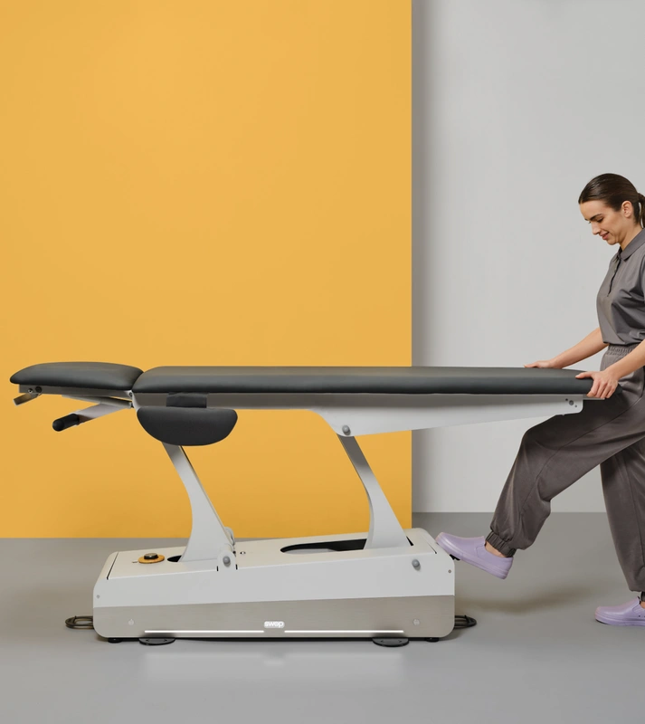 Massageliege Swop 2W PRO Therapieliege elektrisch Praxis SPA klappbare Armlehnen