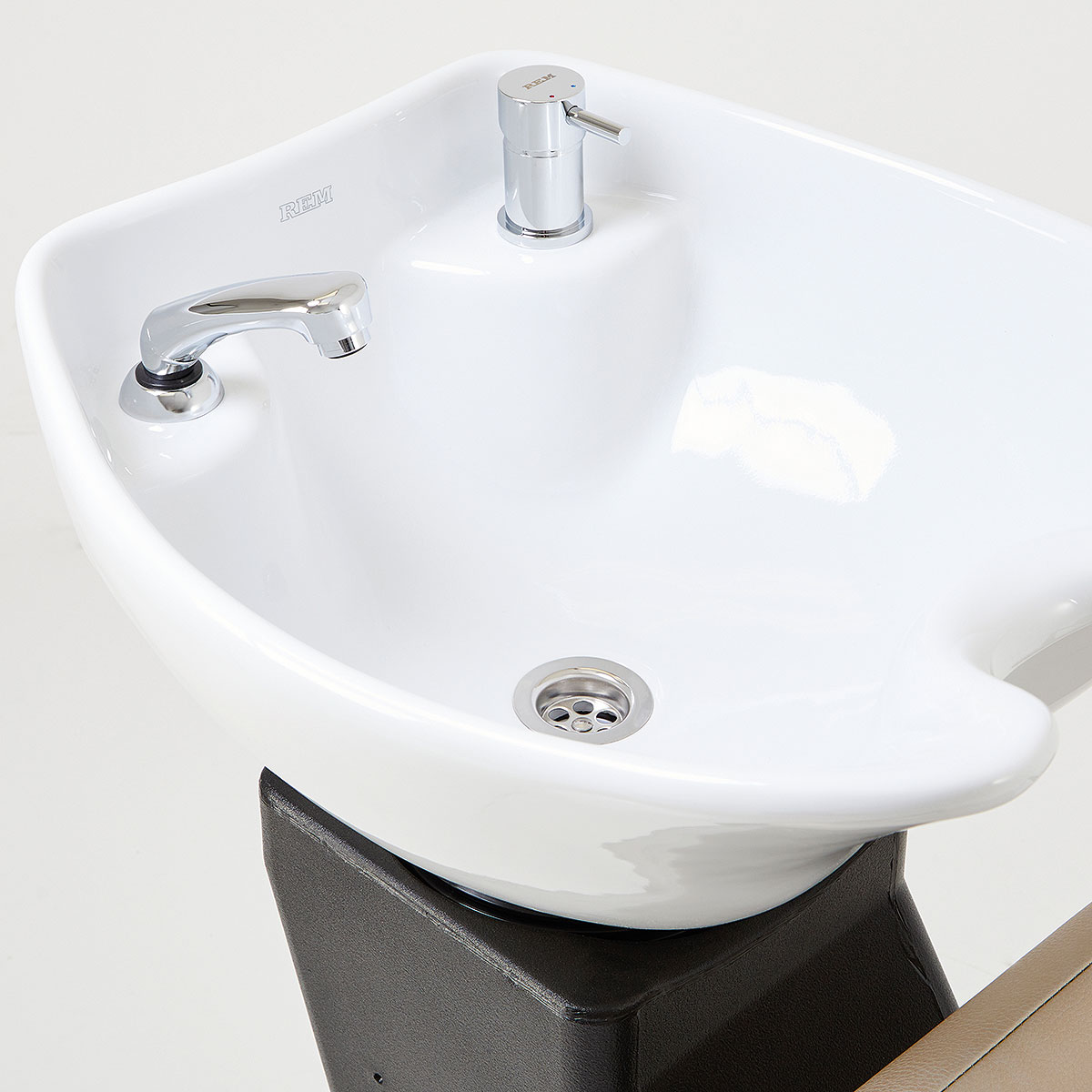 Nero Baltic – Wascheinheit mit wassersparendem Duschkopf