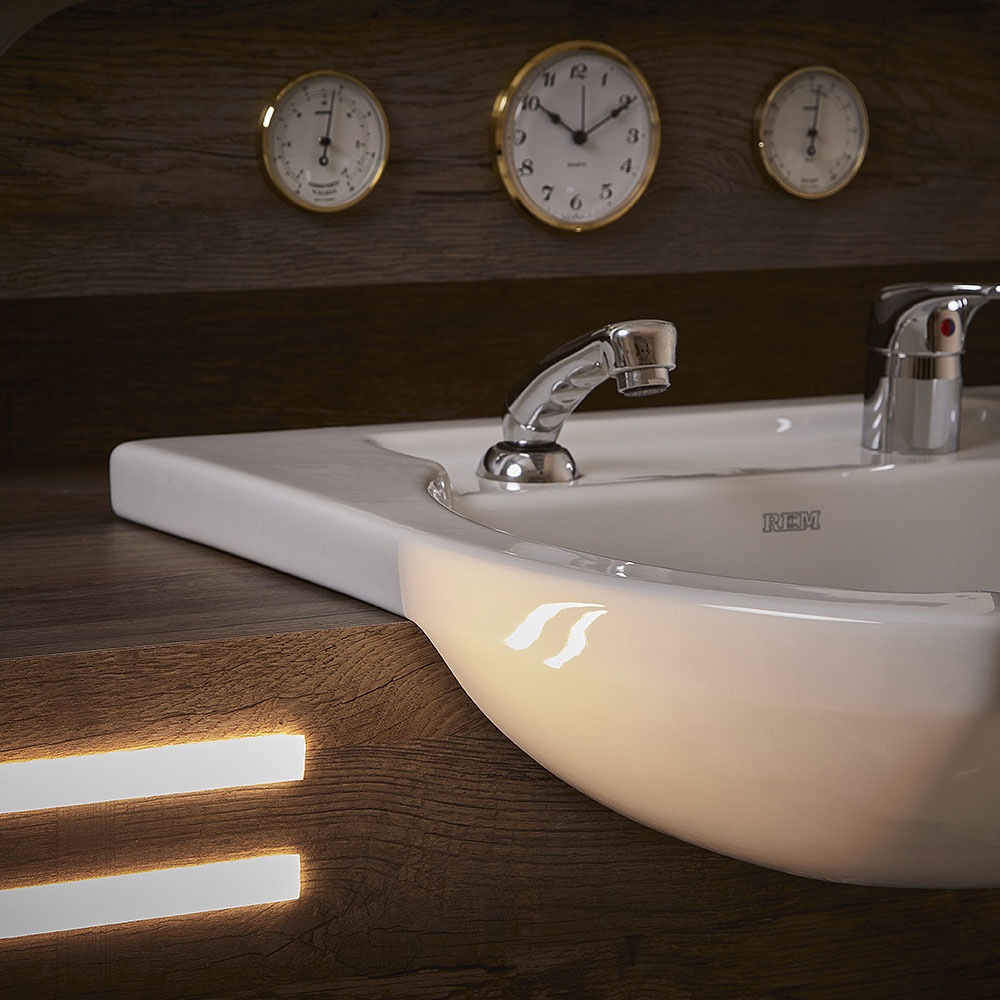 Cadillac – Barbier-Spiegelstation mit LED-Beleuchtung